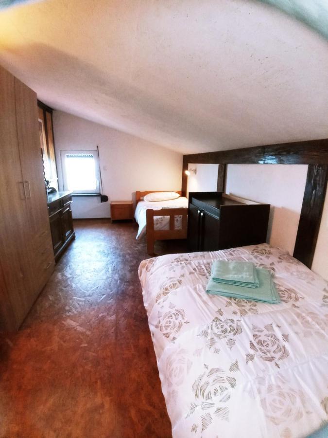 Apartments Pomjan Pogled Na Gore Екстериор снимка