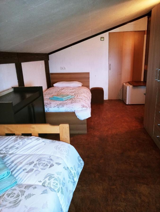 Apartments Pomjan Pogled Na Gore Екстериор снимка