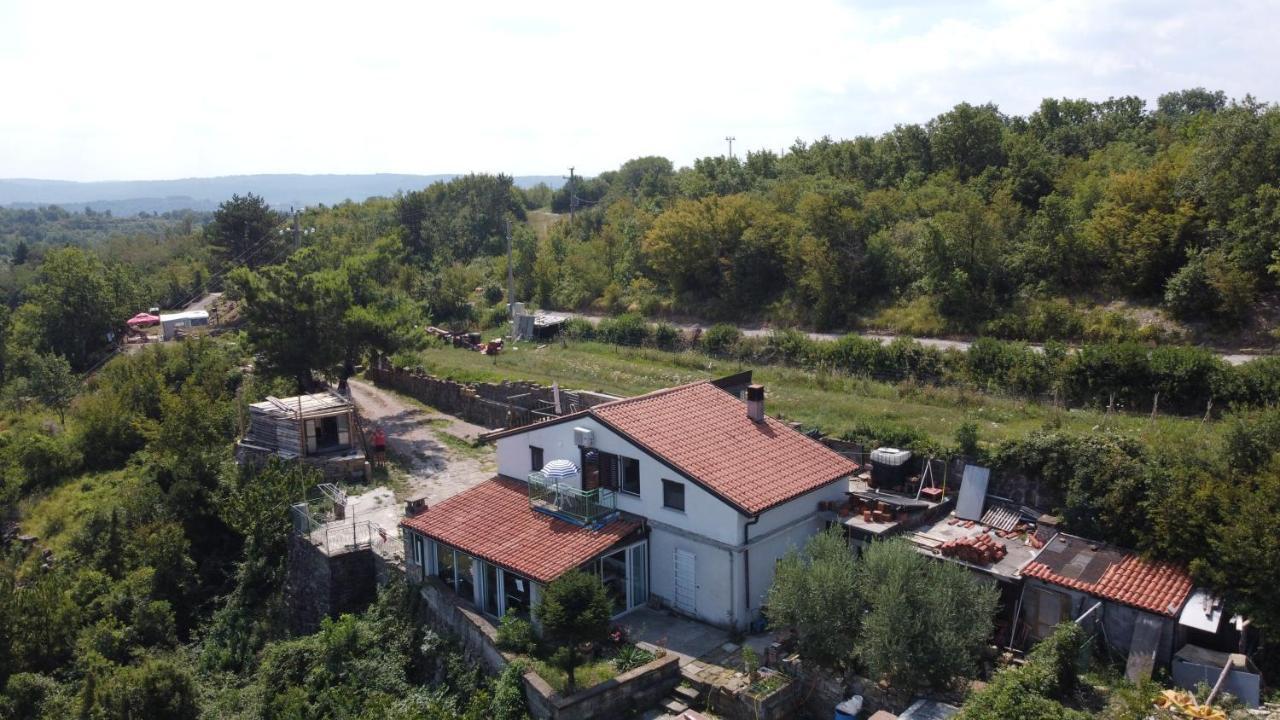 Apartments Pomjan Pogled Na Gore Екстериор снимка